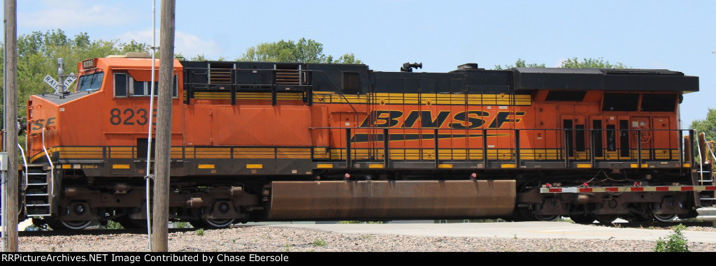 BNSF 8236